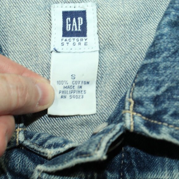 Gap Women's Small Blue Jean Trucker Jacket with Dragon Karate Saying - Picture 4 of 7